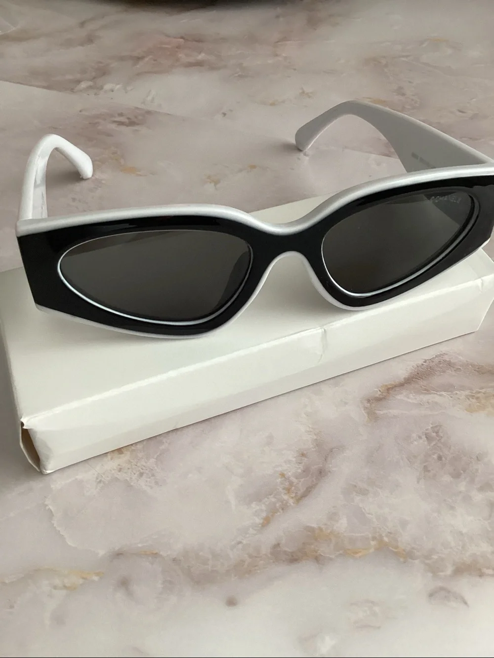 black and white fashion sun glasses